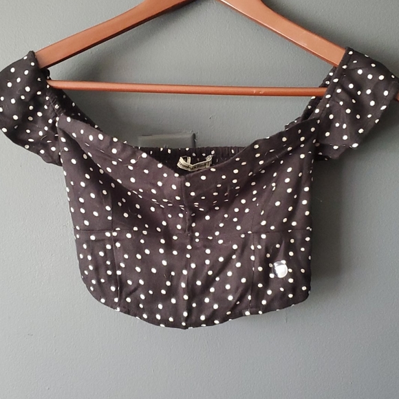 Abercrombie and Fitch Off-The-Shoulder Cropped Top - Picture 1 of 4